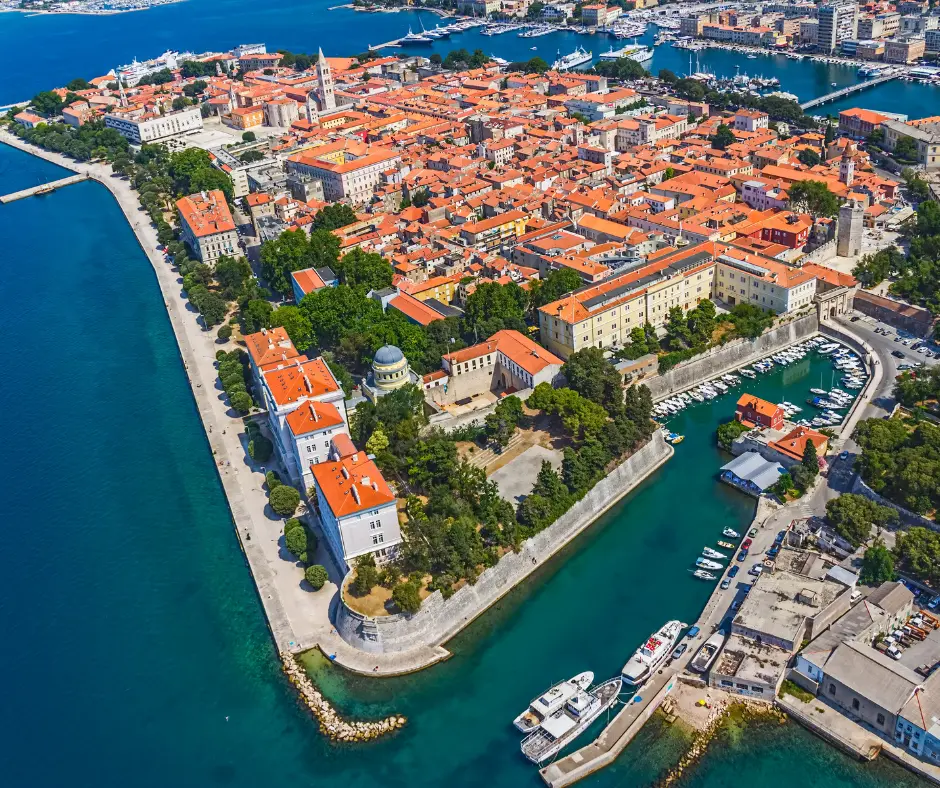 Najam katamarana u Zadru